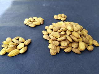 Fototapeta na wymiar fresh healthy almonds isolated on seamless background