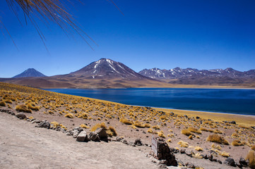 linda paisagem lagoa vulcão deserto do atacama