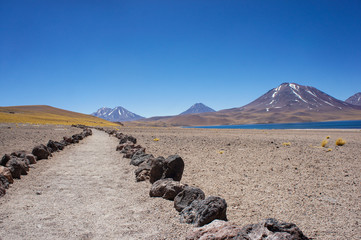 linda paisagem lagoa vulcão deserto do atacama