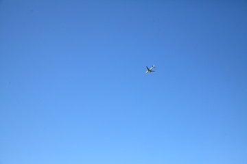 青空の飛行機