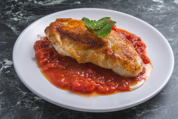 トマトソースのチキンソテー