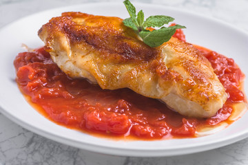 トマトソースのチキンソテー