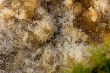 The water surface is turbid and violent.