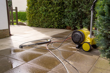 High pressure water jet to clean the terrace