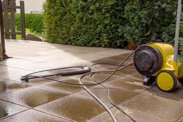 High pressure water jet to clean the terrace