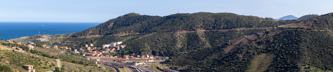 Fototapeta na wymiar panoramic view of a mountain path at the Spanish border