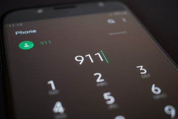 Emergency 911 call on smartphone, mobile phone, close up - obrazy, fototapety, plakaty