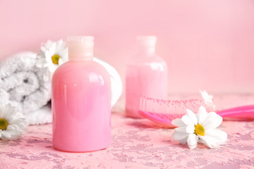 Obraz na płótnie Canvas Bottle of shampoo on color background