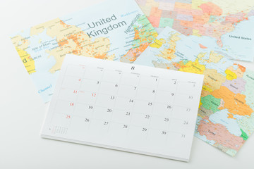 カレンダーと世界地図