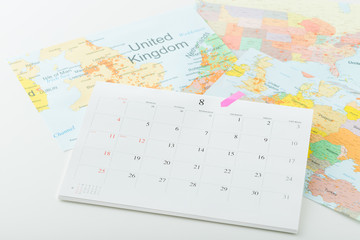 カレンダーと世界地図