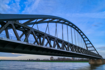 Fototapeta na wymiar Rheinbrücke zwischen Düsseldorf Hamm und Neuss