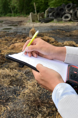 Incendie accidentel dans une bergerie, constatations expert assuranceen présence de l'agriculteur