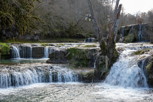 CASCADE EN RIVIERE AIN JURA