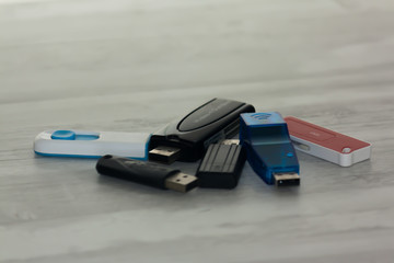 Sispositivos usb sobre mesa 