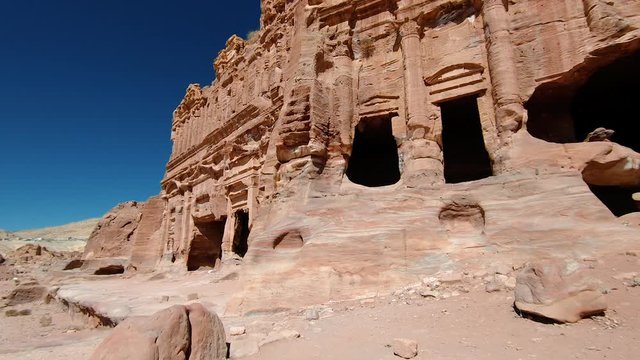 Walking aside the Petra's royal tombs and discovering the main door