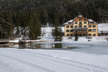 Fototapeta premium hotel on the lake
