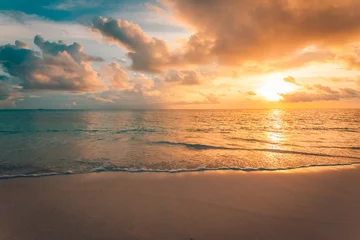 Poster Zee zand hemel concept, zonsondergang kleuren wolken, horizon, horizontale achtergrond banner. Inspirerend natuurlandschap, prachtige kleuren, prachtig landschap van tropisch strand. Strand zonsondergang, zomervakantie © icemanphotos