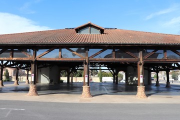 La halle de Ronshausen à Genas, halle du marché inaugurée en 1987 - ville de Genas - Département du Rhône - France