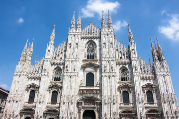 Fototapeta premium Duomo di milano blue sky architecture