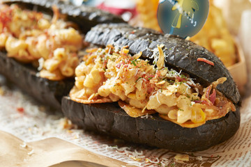 Black bread cheese macaroni sandwich 