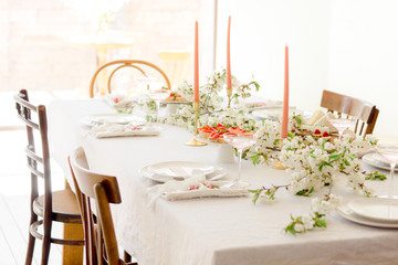 wedding table setting with flowers