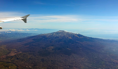 Fototapeta na wymiar visuale aerea dell'Etna - 5983