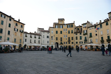 Fototapeta na wymiar Piazza dell'Anfiteatro, Lucca