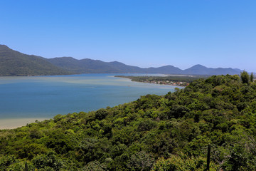 Obraz premium The beautiful panoramic view from the Mole beach viewpoint in Florianópolis, Santa Catarina.
