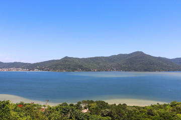 Fototapeta na wymiar The beautiful panoramic view from the Mole beach viewpoint in Florianópolis, Santa Catarina.