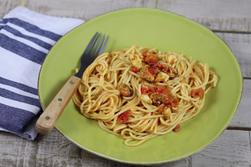 spaghetti à la tomate et fruits de mer