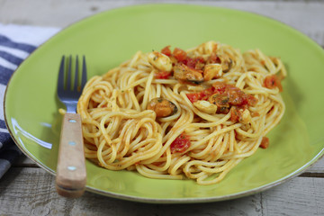 spaghetti à la tomate et fruits de mer