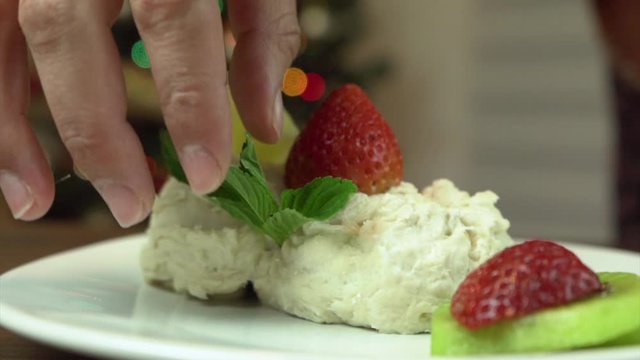 POSTRE CON FRESA Y MENTA