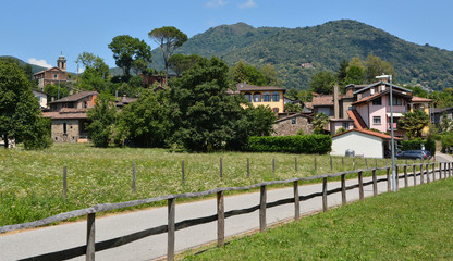Fototapeta na wymiar Paesaggio circostante il nucleo di Origlio, in Canton Ticino