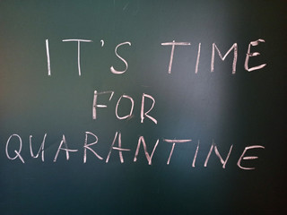 Obraz premium inscription Today no study quarantine Coronavirus written on school blackboard