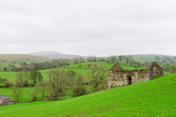 Fototapeta na wymiar old farmhouse in Yorkshire