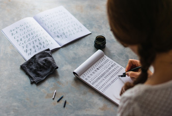 Naklejka premium White girl practicing lettering
