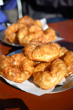Plates of Moroccan doughnuts in the market