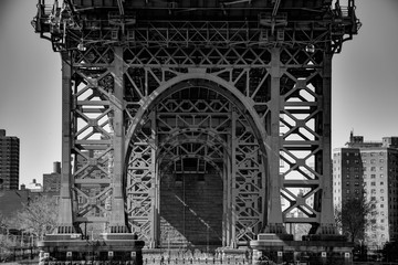 new york city bridge black and white