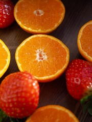 Fototapeta na wymiar 신선한 유기농 과일 딸기, 귤, 석류 
