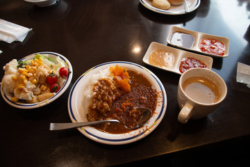 ランチブッフェ。カレーライスとスープとサラダ