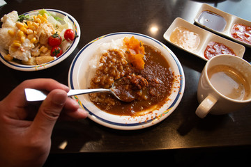 ランチブッフェ。カレーライスとスープとサラダ