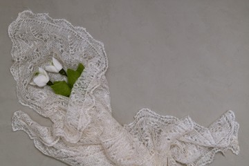  Two snowdrops made of wool are decorated with a bouquet and wrapped in a downy knitted shawl.