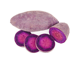 Obraz na płótnie Canvas purple sweet potato isolated on white background