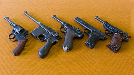 Nagan, Mauser, Luger-Parabellum, TT (Tokarev), Walther P38.