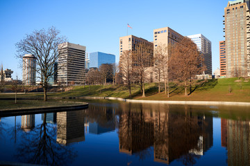 St. Louis Missouri Urban Landscape; Lake with tree reflection. downtown St. Louis Park and Lake  - obrazy, fototapety, plakaty