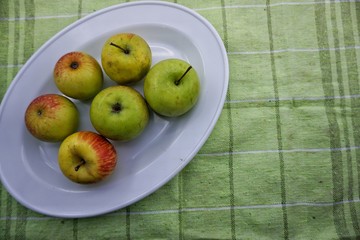 apples in bowl on table