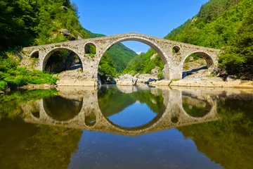 Fotobehang Pont du Gard Duivelsbrug over de rivier de Arda, Bulgarije