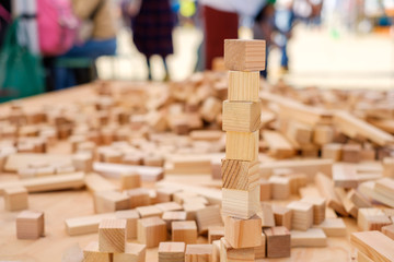 積み木　木片　体験学習　親子連れ