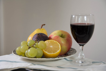 Fruits et verre de vin
