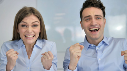 Business People Reacting to Success, Wn